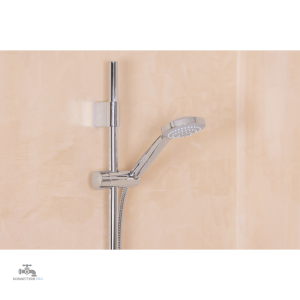 Accessoire de salle de bain : barre de douche pratique