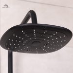 Design épuré de la colonne de douche BERENS