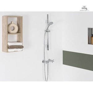Robinet de douche en finition chromée brillante