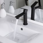 Mitigeur lavabo NYTIA avec courbes sophistiquées