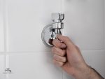 Pommeau de douche avec support adhésif